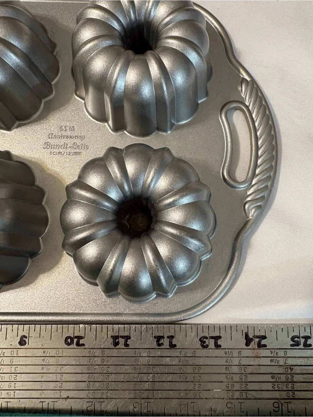 Nordic Ware Anniversary Bundtlette Pan heavy-duty cast aluminum pan 6-Cup Mini